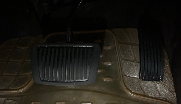 2017 Hyundai Creta SX PLUS AT 1.6 PETROL, Petrol, Automatic, 80,375 km, Pedals