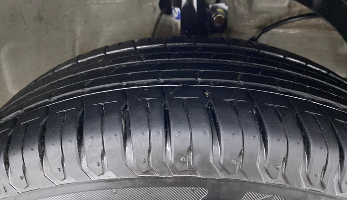 2021 Maruti Ertiga VXI SHVS, Petrol, Manual, 7,900 km, Right Front Tyre Tread
