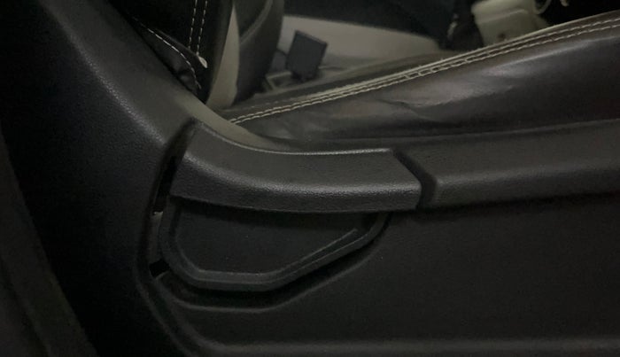 2022 Hyundai VENUE S 1.2, Petrol, Manual, 39,560 km, Driver Side Adjustment Panel