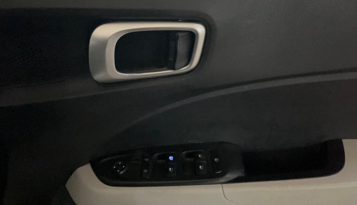 2022 Hyundai VENUE S 1.2, Petrol, Manual, 39,560 km, Driver Side Door Panels Control