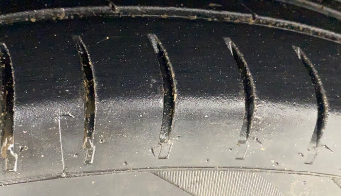 2021 Maruti Swift VXI, Petrol, Manual, 91,450 km, Right Front Tyre Tread