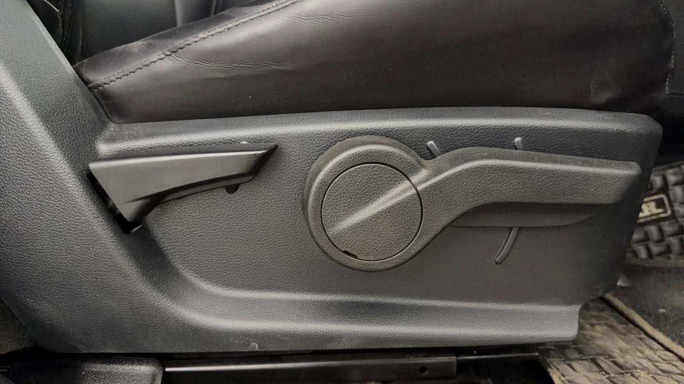 2022 Mahindra Thar LX PETROL HT 4WD AT, Petrol, Automatic, 36,737 km, Driver Side Adjustment Panel