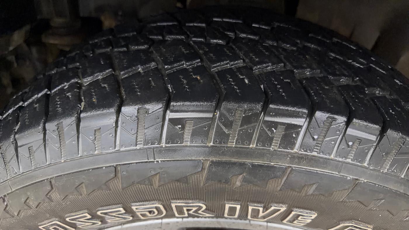 2022 Mahindra Thar LX PETROL HT 4WD AT, Petrol, Automatic, 36,737 km, Left Front Tyre Tread