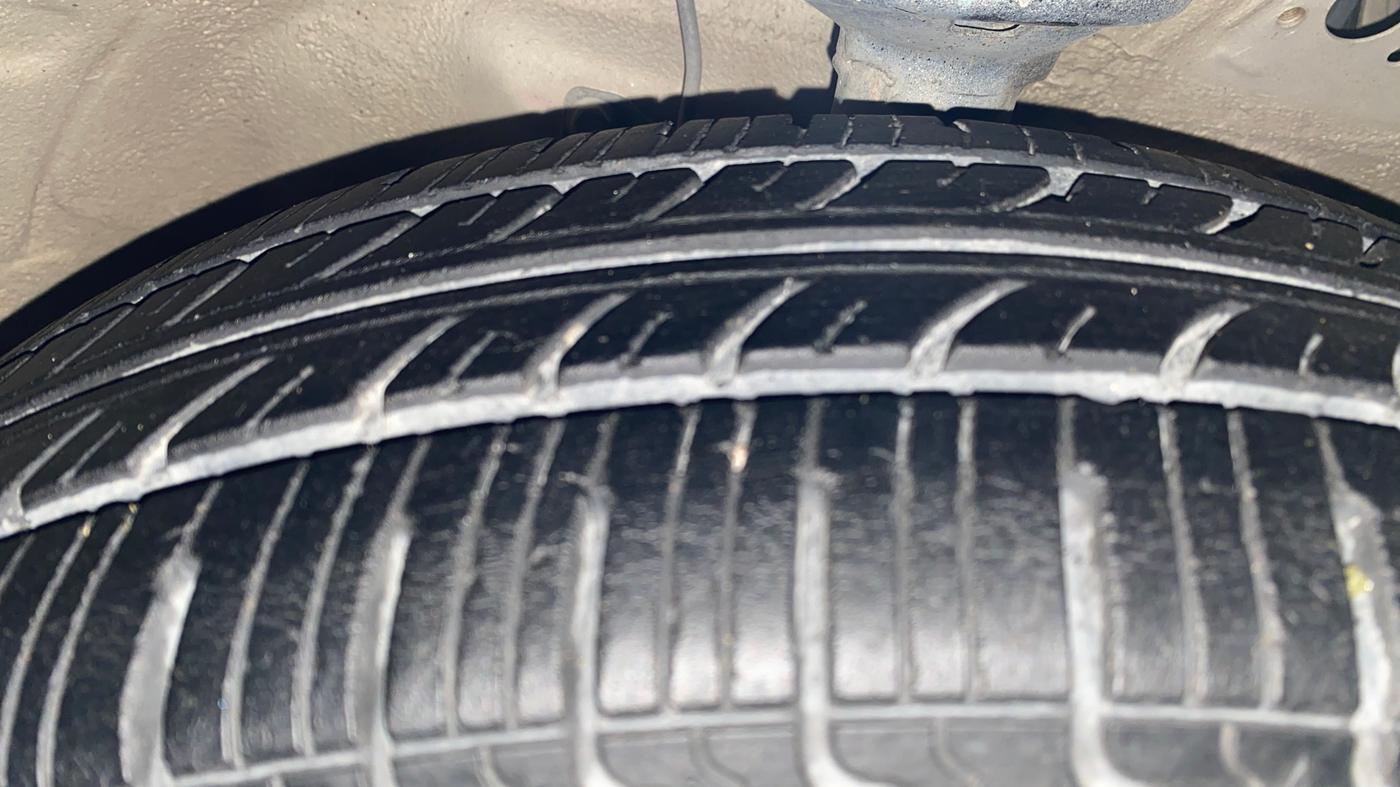 2017 Maruti Wagon R 1.0 VXI AMT, Petrol, Automatic, 47,347 km, Right Front Tyre Tread