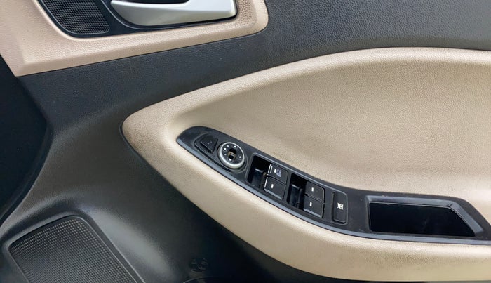 2018 Hyundai Elite i20 ASTA 1.2, Petrol, Manual, 1,32,167 km, Driver Side Door Panels Control