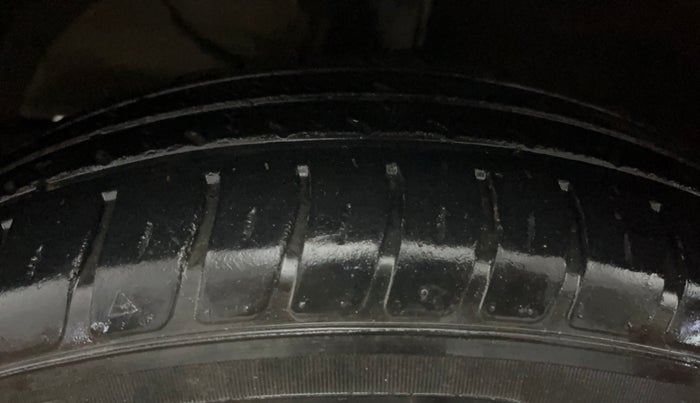 2021 Maruti Swift VXI AMT, Petrol, Automatic, 34,381 km, Left Front Tyre Tread