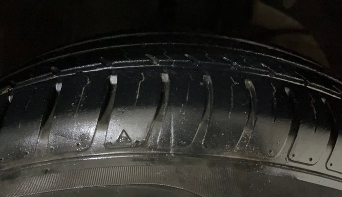 2021 Maruti Swift VXI AMT, Petrol, Automatic, 34,381 km, Right Front Tyre Tread