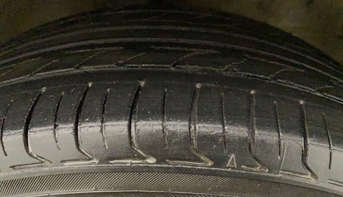 2014 Maruti Wagon R 1.0 LXI CNG, CNG, Manual, 1,12,063 km, Right Front Tyre Tread