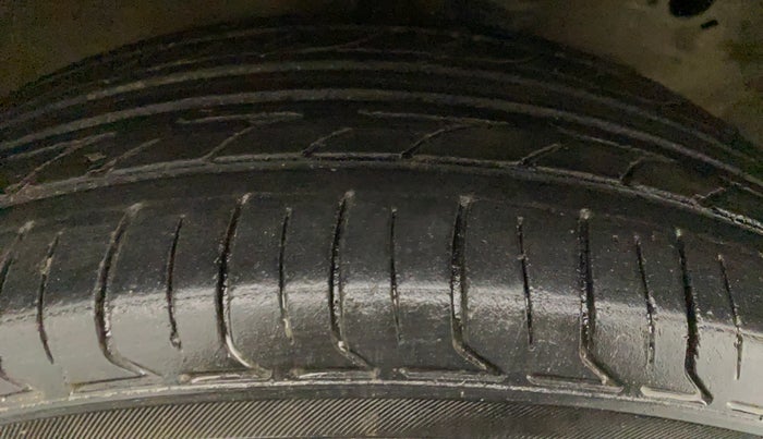 2014 Maruti Wagon R 1.0 LXI CNG, CNG, Manual, 1,12,063 km, Right Rear Tyre Tread