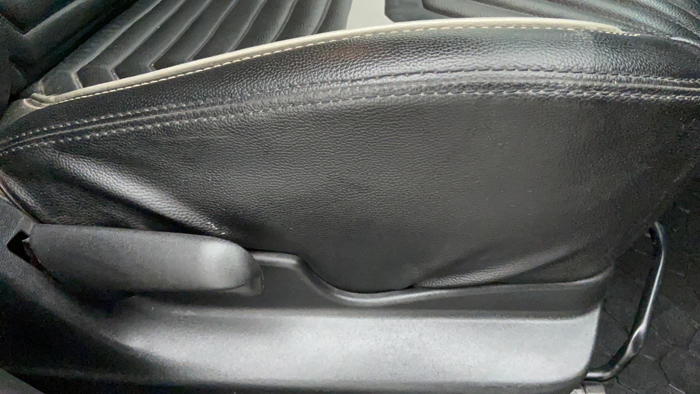 2018 Maruti Vitara Brezza VDI, Diesel, Manual, 21,565 km, Driver Side Adjustment Panel