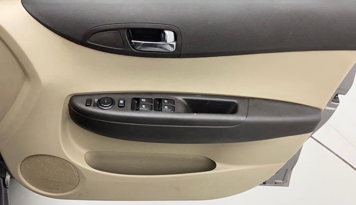 2013 Hyundai i20 MAGNA 1.4 CRDI, Diesel, Manual, 1,05,286 km, Driver Side Door Panels Control
