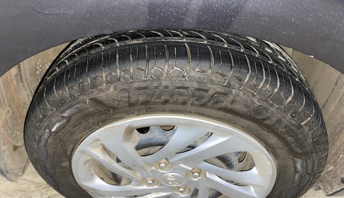 2021 Hyundai AURA S 1.2 CNG, CNG, Manual, 90,738 km, Right Front Tyre Tread