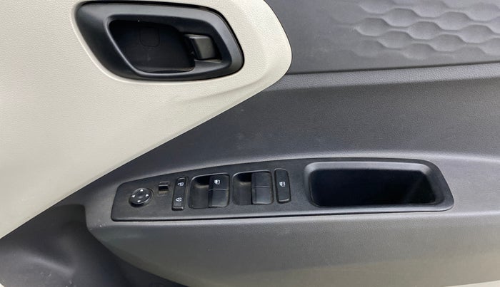 2021 Hyundai AURA S 1.2 CNG, CNG, Manual, 90,738 km, Driver Side Door Panels Control