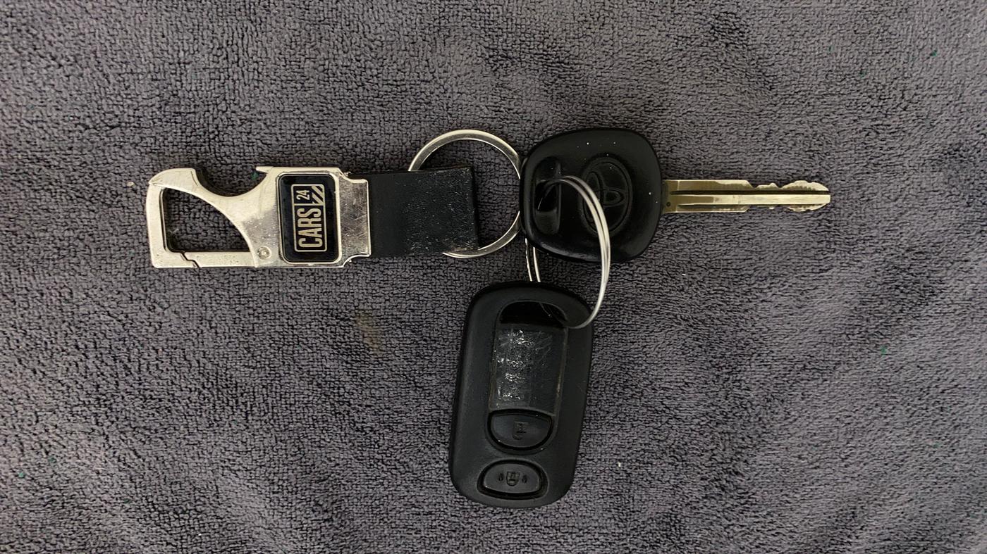 2011 Toyota Etios V, Petrol, Manual, 41,422 km, Key Close Up