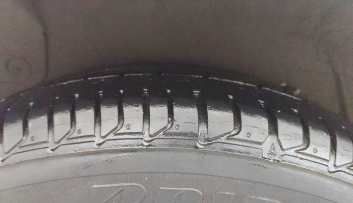 2013 Hyundai Verna FLUIDIC 1.6 VTVT SX, Petrol, Manual, 50,683 km, Right Rear Tyre Tread