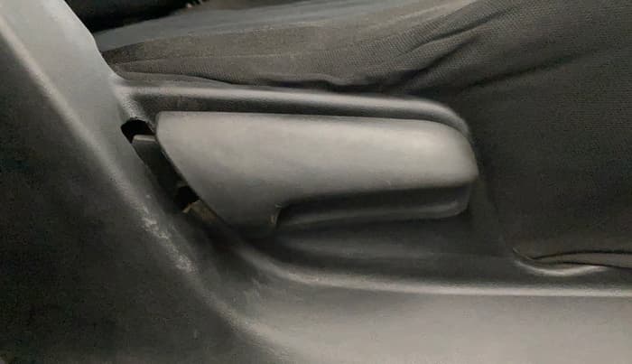 2014 Maruti Swift VXI, Petrol, Manual, 1,17,696 km, Driver Side Adjustment Panel
