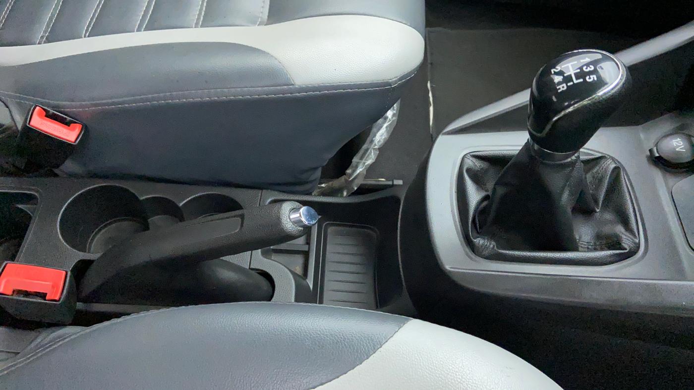 2015 Ford New Figo 1.2 TREND, Petrol, Manual, 11,508 km, Gear Lever