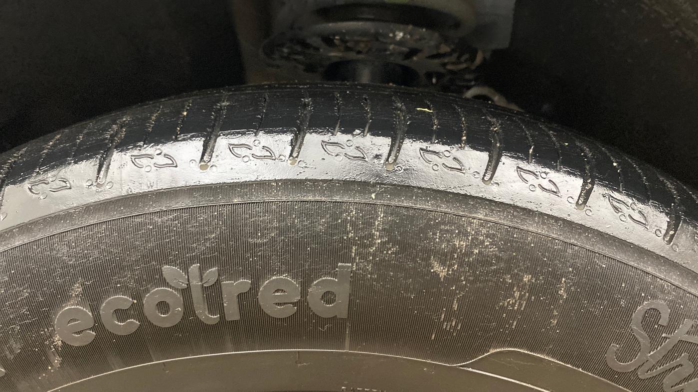 2022 Mahindra XUV700 AX 5 D MT 7 STR, Diesel, Manual, 65,483 km, Left Front Tyre Tread