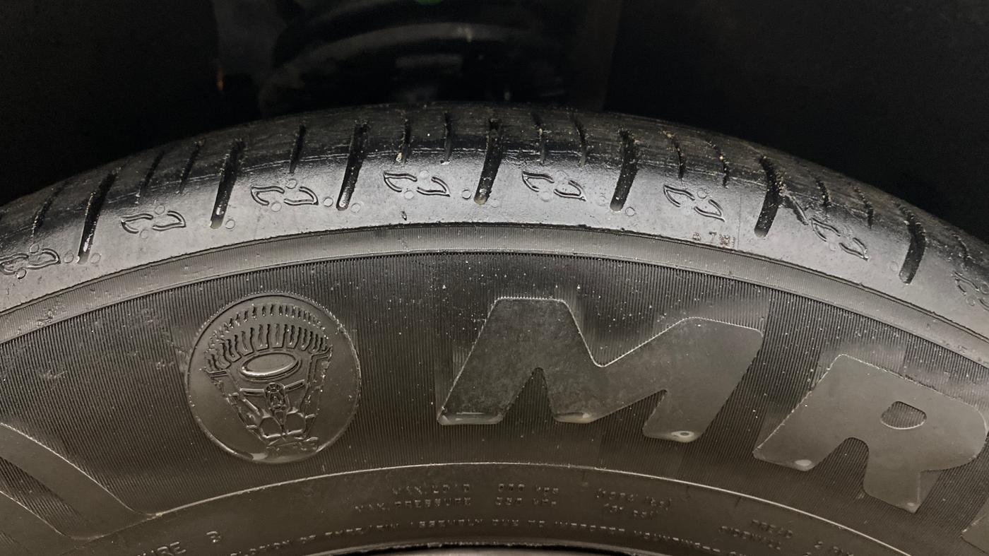 2022 Mahindra XUV700 AX 5 D MT 7 STR, Diesel, Manual, 65,483 km, Right Front Tyre Tread