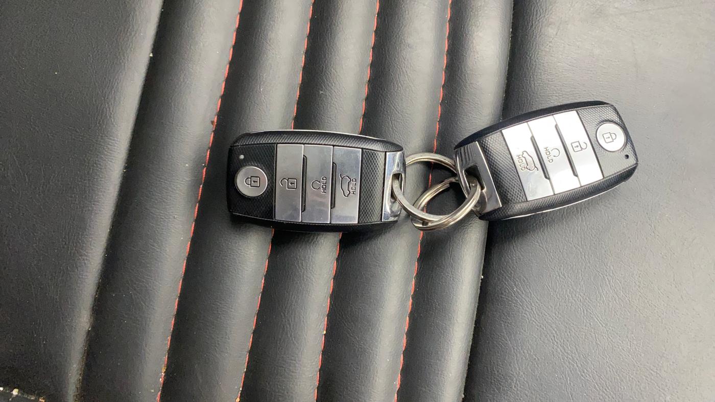 2020 KIA SONET HTX 1.0 IMT, Petrol, Manual, 74,360 km, Key Close Up