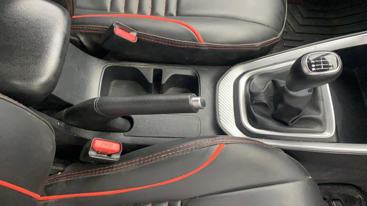 2020 KIA SONET HTX 1.0 IMT, Petrol, Manual, 74,360 km, Gear Lever