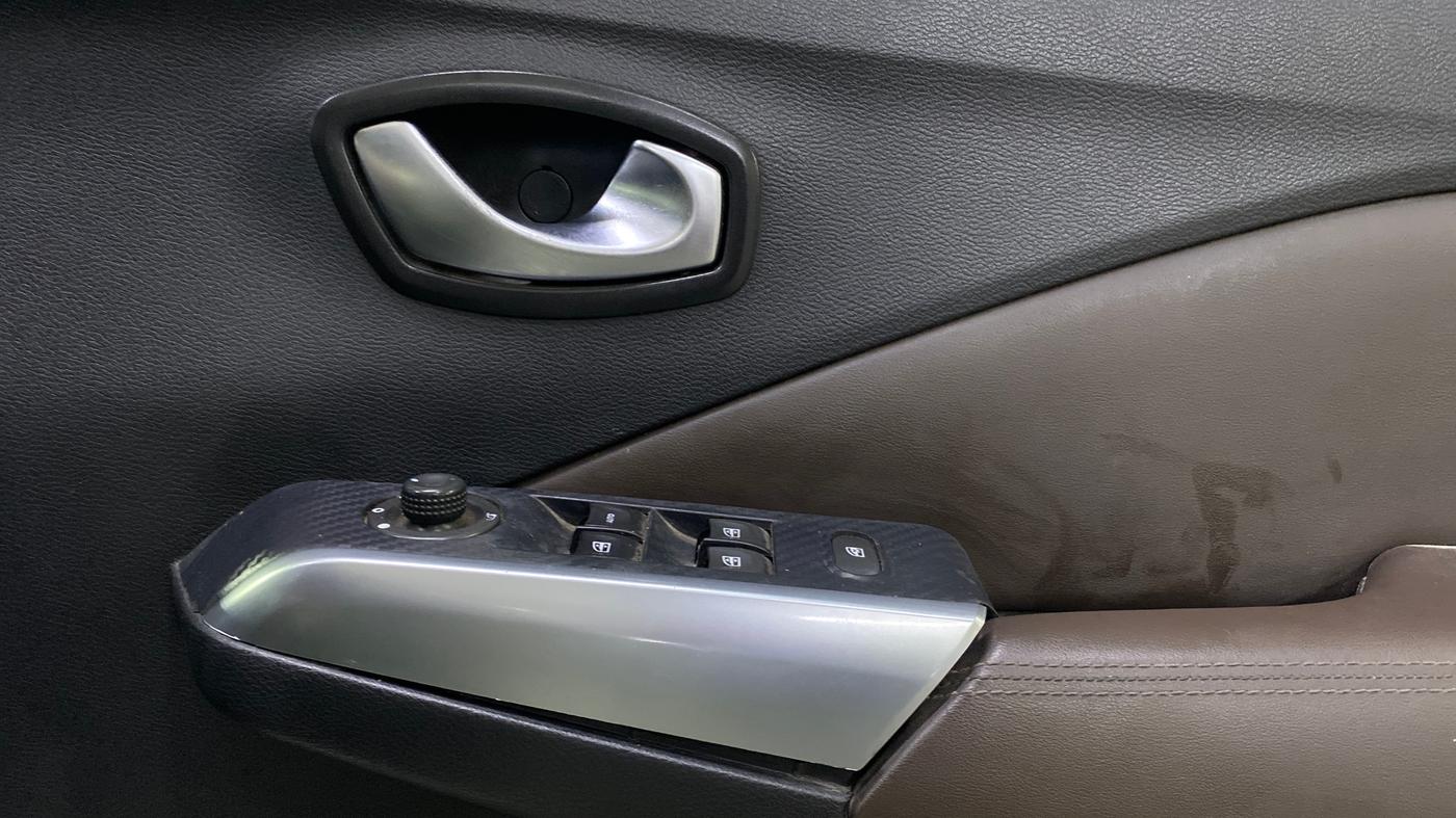 2019 Nissan Kicks XV DIESEL, Diesel, Manual, 1,11,329 km, Driver Side Door Panels Control