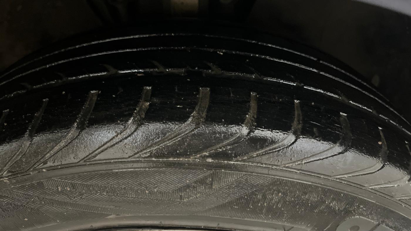 2015 Volkswagen Polo COMFORTLINE 1.2L, Petrol, Manual, 57,450 km, Right Front Tyre Tread