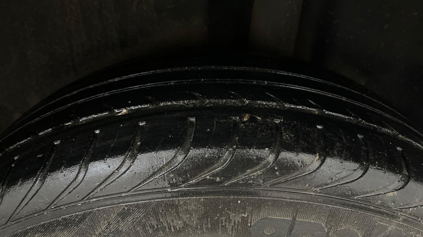 2015 Volkswagen Polo COMFORTLINE 1.2L, Petrol, Manual, 57,450 km, Left Rear Tyre Tread