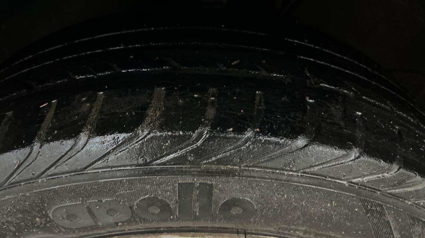 2015 Volkswagen Polo COMFORTLINE 1.2L, Petrol, Manual, 57,450 km, Left Front Tyre Tread