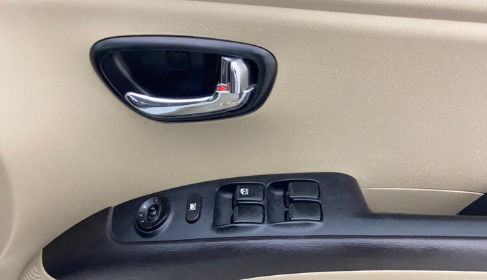 2013 Hyundai i10 SPORTZ 1.2, Petrol, Manual, 40,110 km, Driver Side Door Panels Control