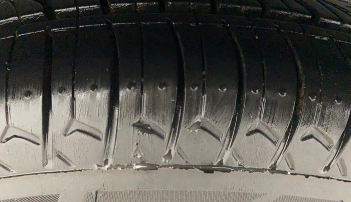 2013 Hyundai i10 SPORTZ 1.2, Petrol, Manual, 40,110 km, Right Rear Tyre Tread