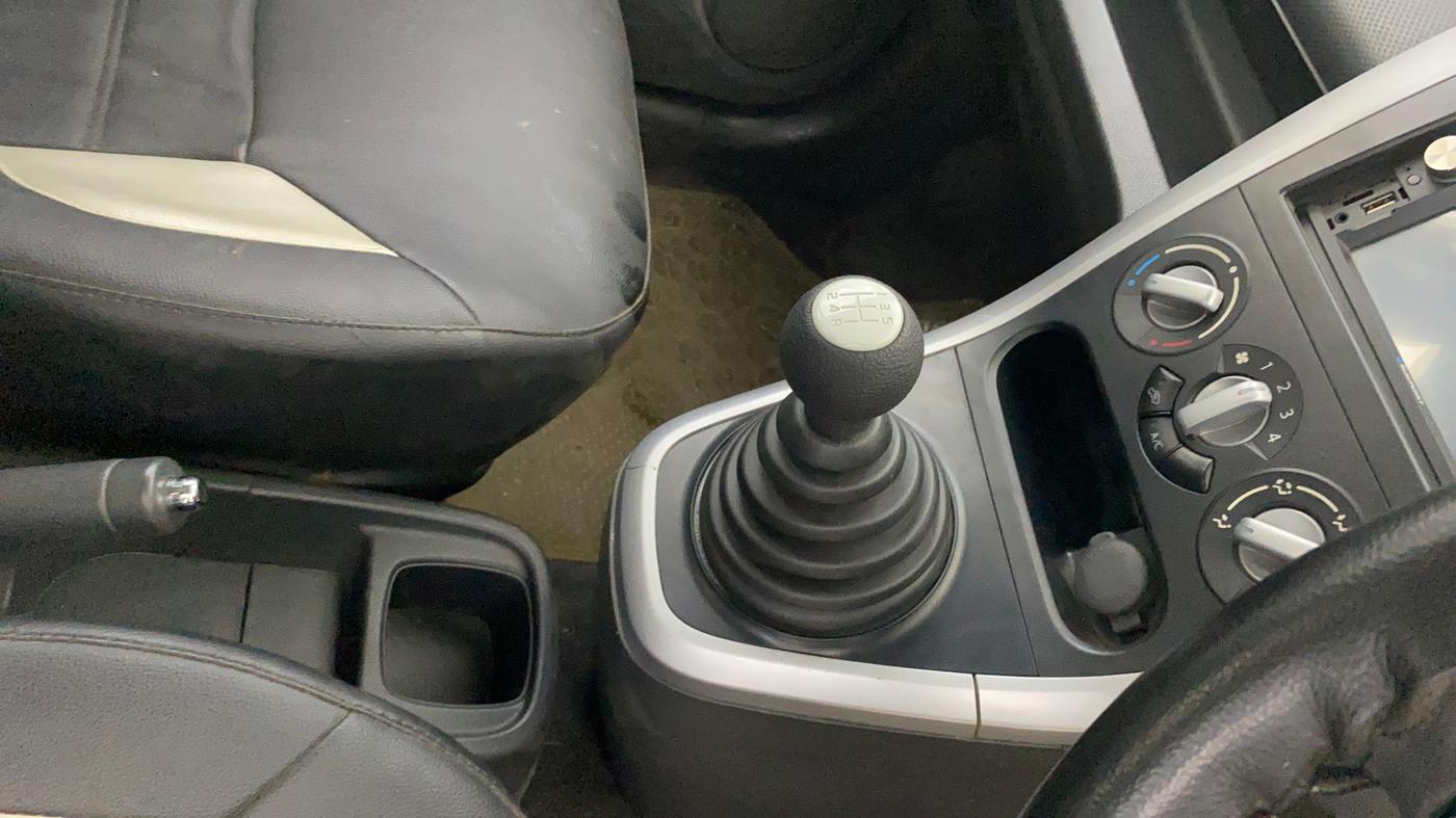 2015 Maruti Ritz VXI, Petrol, Manual, 18,400 km, Gear Lever
