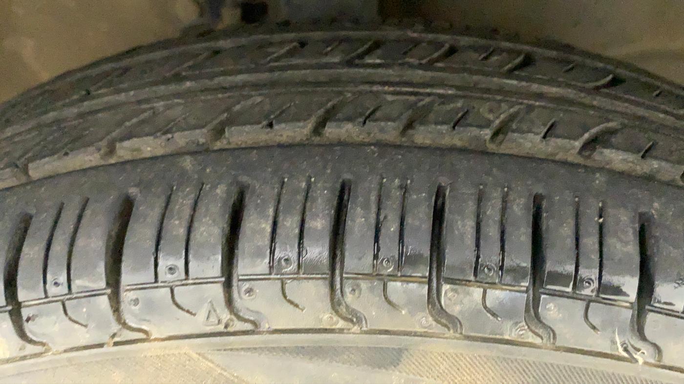 2014 Maruti Wagon R 1.0 LXI, Petrol, Manual, 20,627 km, Right Front Tyre Tread