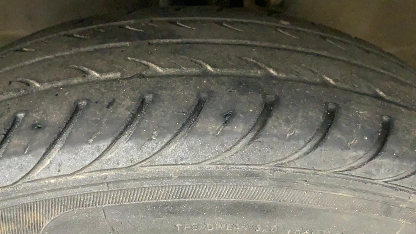 2014 Maruti Wagon R 1.0 LXI, Petrol, Manual, 20,627 km, Left Front Tyre Tread