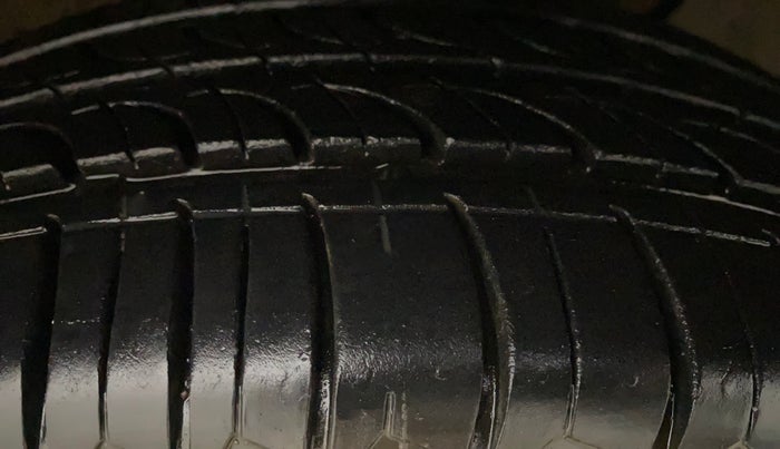 2016 Hyundai Elite i20 SPORTZ 1.2, Petrol, Manual, 43,949 km, Right Front Tyre Tread