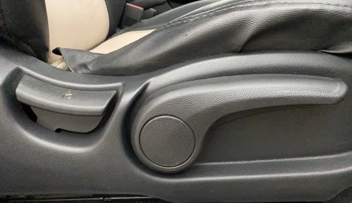 2016 Hyundai Elite i20 SPORTZ 1.2, Petrol, Manual, 43,949 km, Driver Side Adjustment Panel