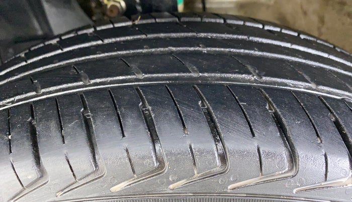 2021 Maruti New Wagon-R 1.0 Lxi (o) cng, CNG, Manual, 27,333 km, Left Front Tyre Tread