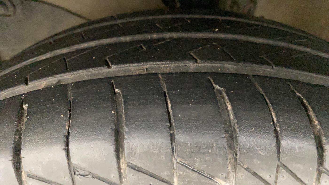 2012 Honda Brio V MT, Petrol, Manual, 91,495 km, Left Front Tyre Tread