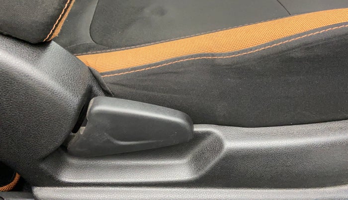 2017 Renault Kwid CLIMBER 1.0 AT, Petrol, Automatic, 26,800 km, Driver Side Adjustment Panel