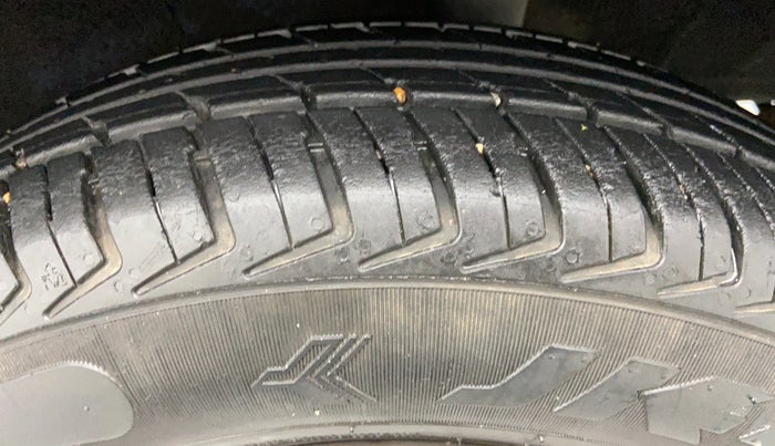 2017 Renault Kwid CLIMBER 1.0 AT, Petrol, Automatic, 26,800 km, Left Rear Tyre Tread