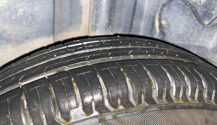 2022 Tata ALTROZ XE PLUS PETROL, Petrol, Manual, 49,079 km, Right Rear Tyre Tread