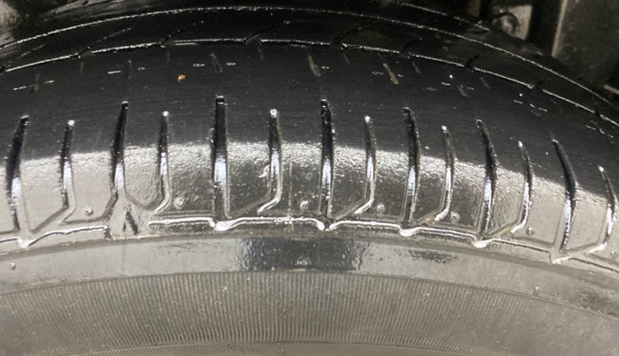 2016 Maruti Swift Dzire ZXI, Petrol, Manual, 96,441 km, Left Rear Tyre Tread
