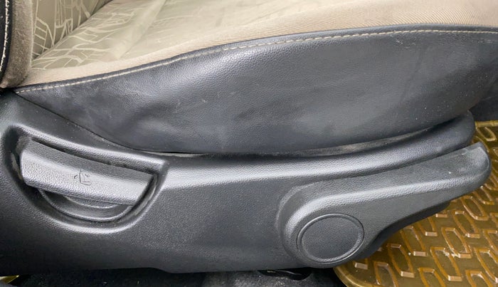 2014 Hyundai Xcent SX 1.2 OPT, Petrol, Manual, 77,647 km, Driver Side Adjustment Panel