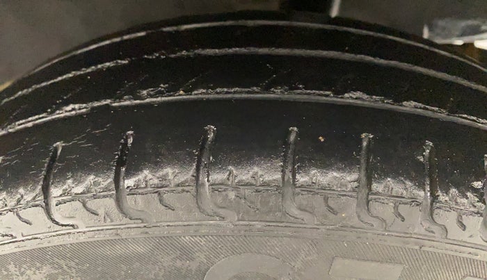 2016 Renault Kwid 1.0 RXT, Petrol, Manual, 62,253 km, Left Rear Tyre Tread