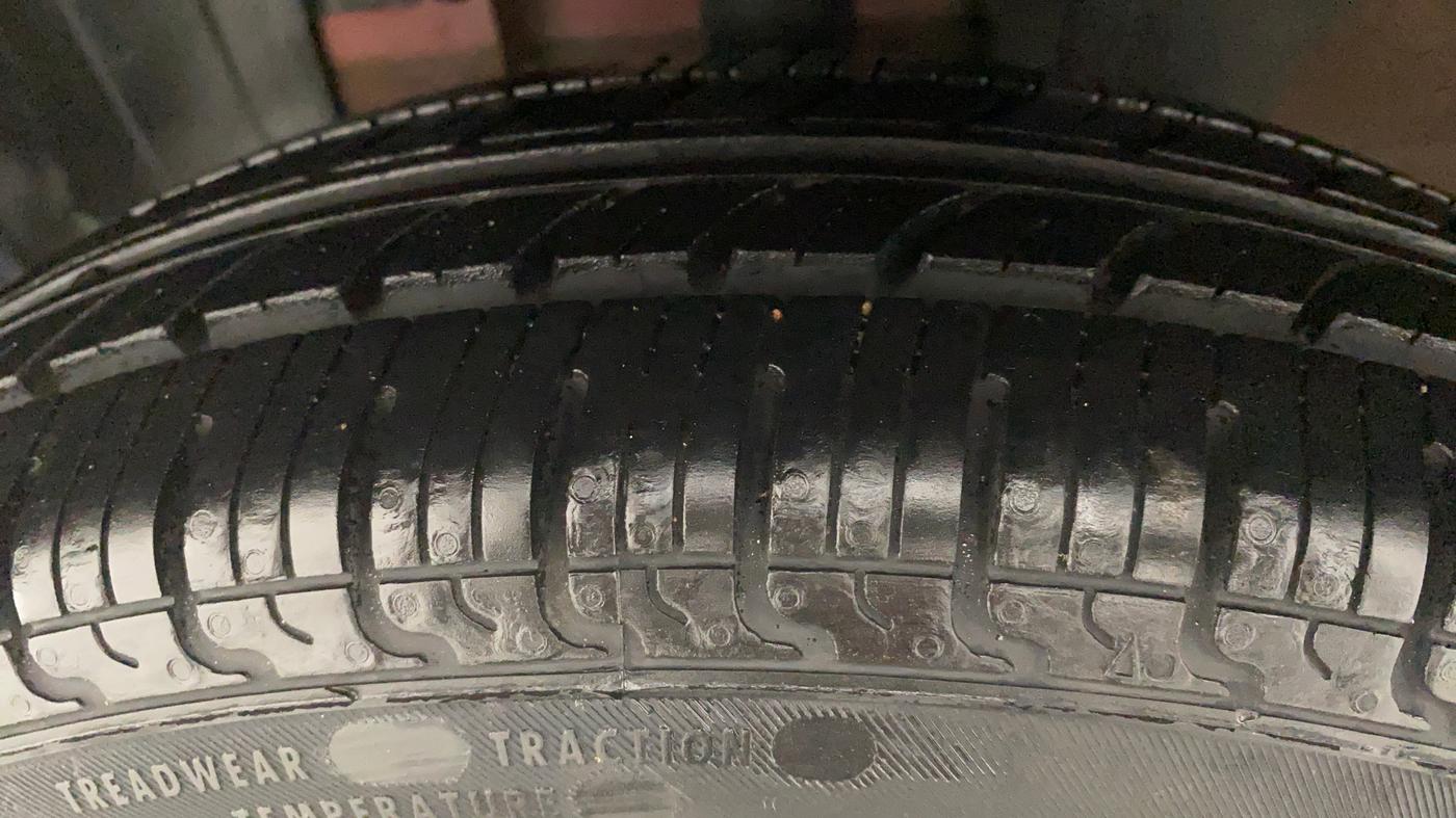 2016 Renault Kwid 1.0 RXT, Petrol, Manual, 62,253 km, Left Front Tyre Tread
