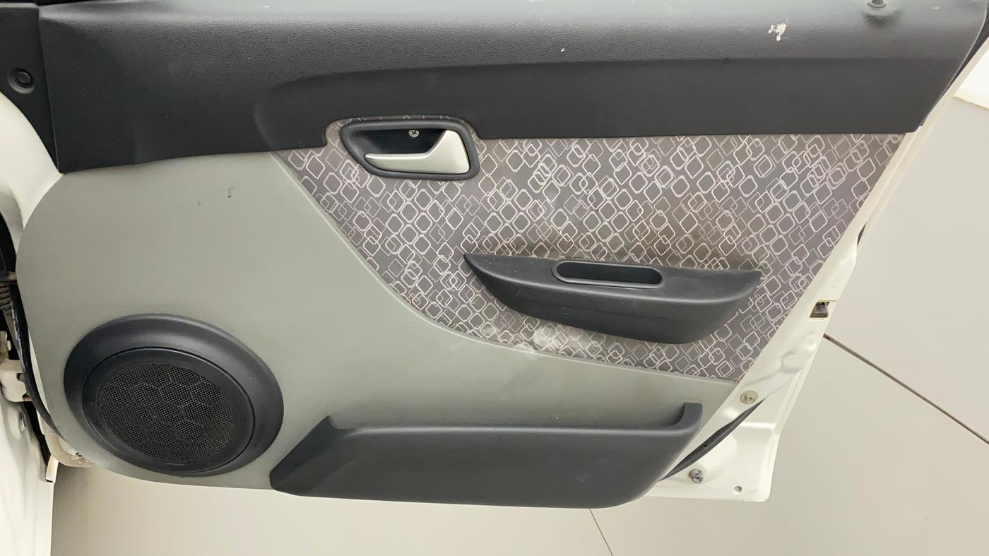 2016 Maruti Alto 800 VXI AIRBAG, CNG, Manual, 64,399 km, Driver Side Door Panels Control