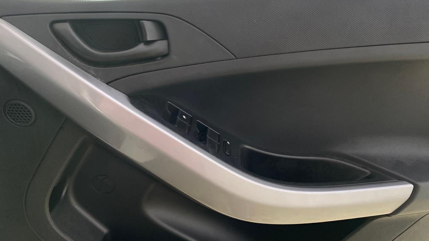 2022 Tata NEXON XM SUNROOF PETROL, Petrol, Manual, 14,220 km, Driver Side Door Panels Control