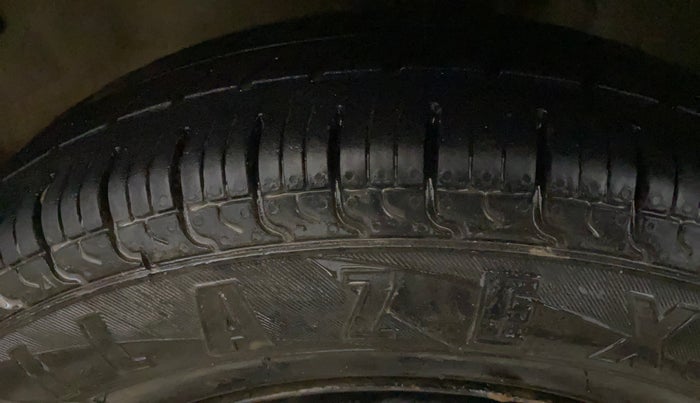 2015 Maruti Alto 800 LXI, Petrol, Manual, 74,458 km, Left Front Tyre Tread