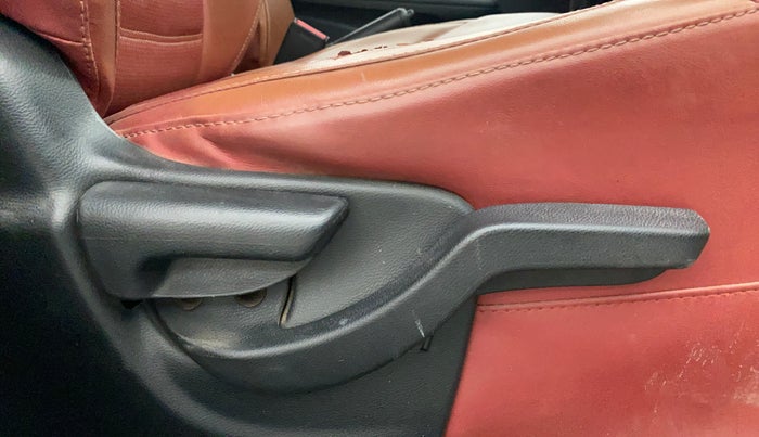 2016 Honda BR-V 1.5L I-VTEC V CVT, Petrol, Automatic, 48,449 km, Driver Side Adjustment Panel