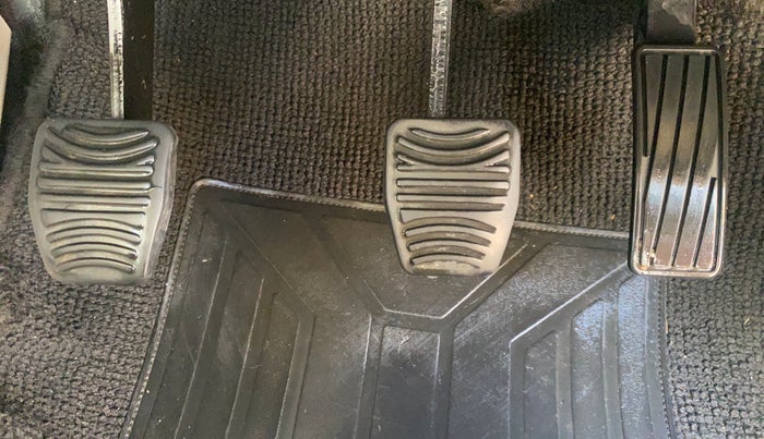 2021 Mahindra XUV300 W8 (O) 1.5 DIESEL, Diesel, Manual, 62,543 km, Pedals